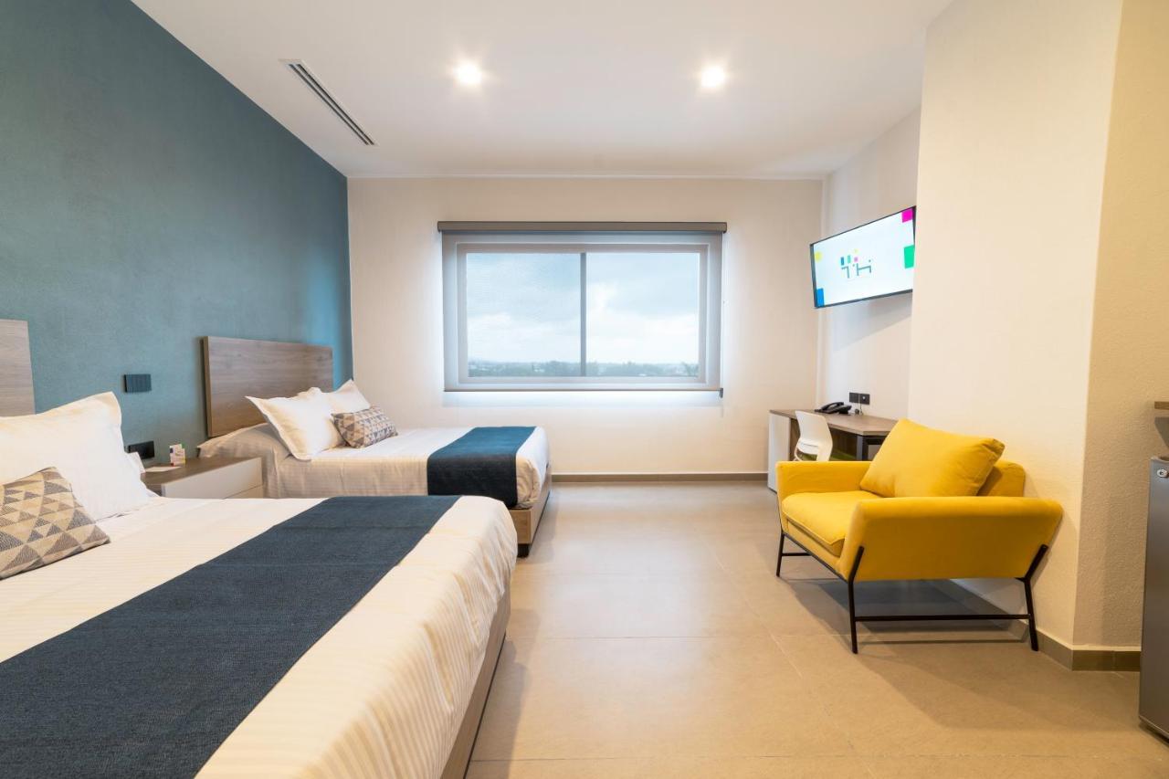 Th Hotel & Vivienda Tepatitlan Extérieur photo