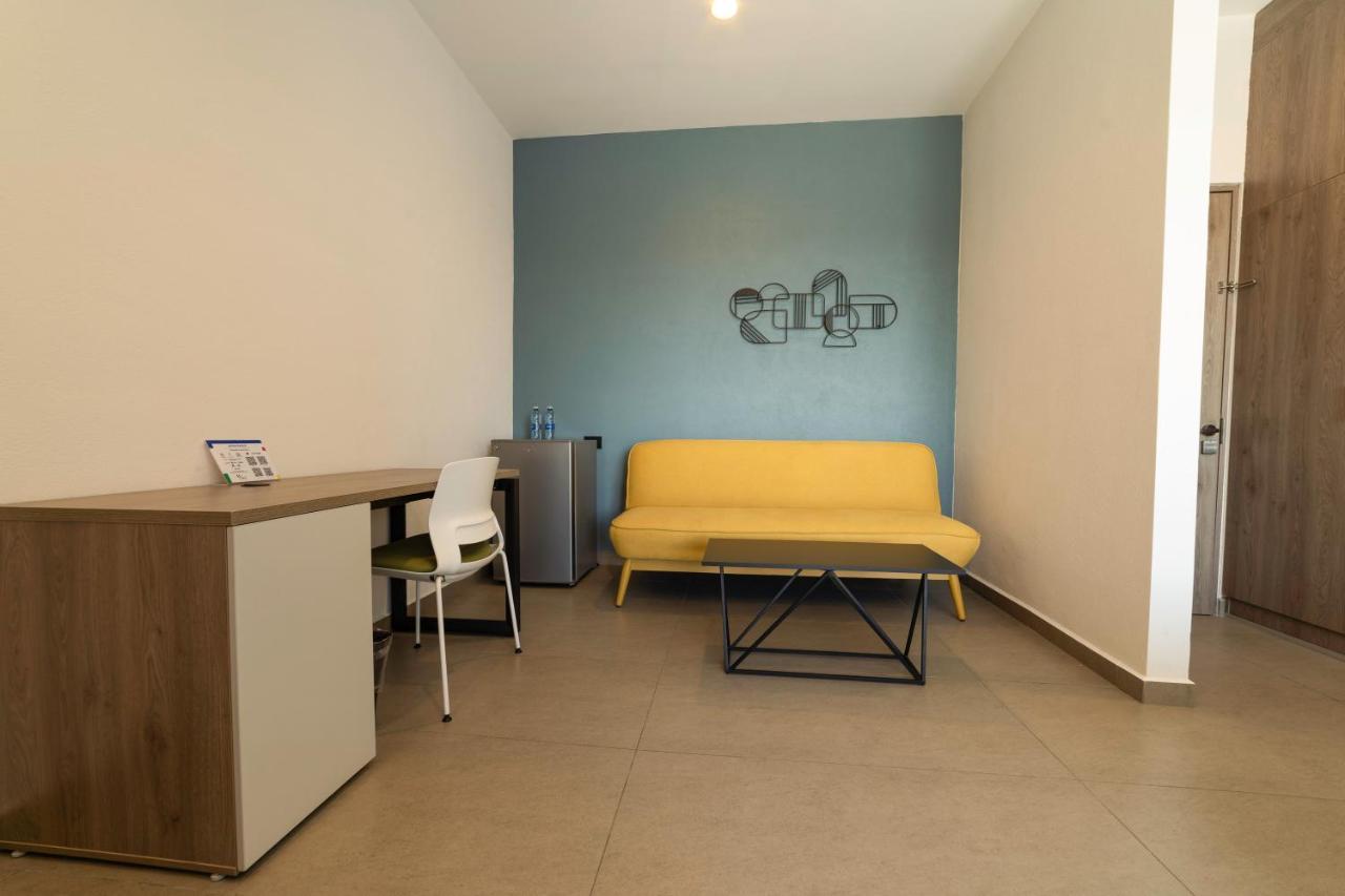 Th Hotel & Vivienda Tepatitlan Extérieur photo