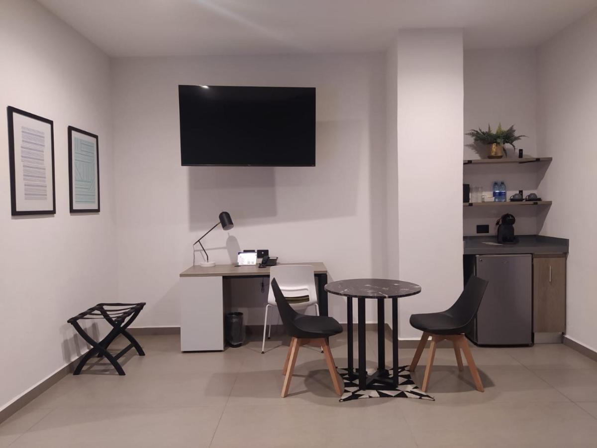 Th Hotel & Vivienda Tepatitlan Extérieur photo